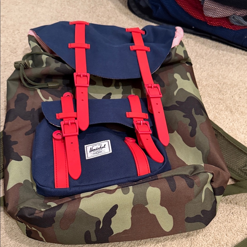 Herschel Supply Company Camo and Navy Backpack with Red Accents NEW - Picture 12 of 12